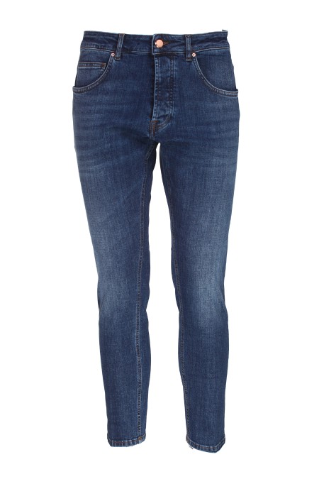 Shop DON THE FULLER  Jeans: Don The Fuller jeans "Yaren" in cotone.
Chiusura con bottone.
Modello cinque tasche.
Tapered fit.
Composizione: 98% Cotone 2% Elastan.
Fabbricato in Italia.. YAREN DTF FW1715-D